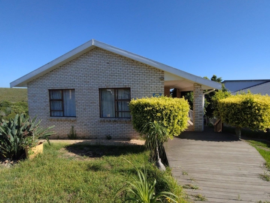 5 Bedroom Property for Sale in Wavecrest Eastern Cape
